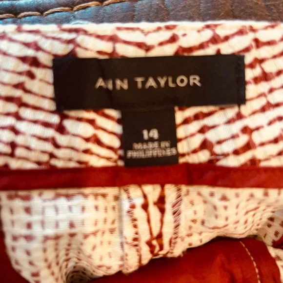 🩳 Ann Taylor Ladies Shorts 🩳 - Picture 3 of 4